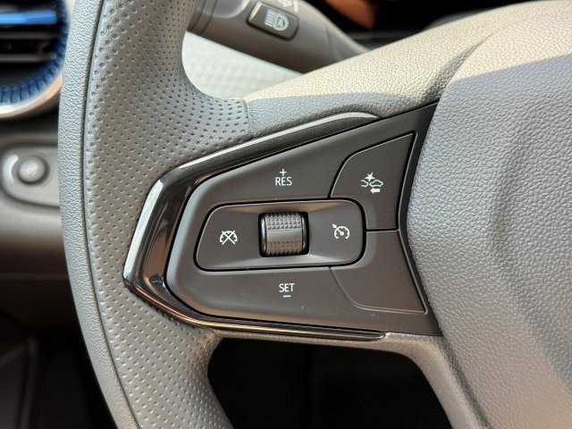 2025 Chevrolet Trax LT photo 22