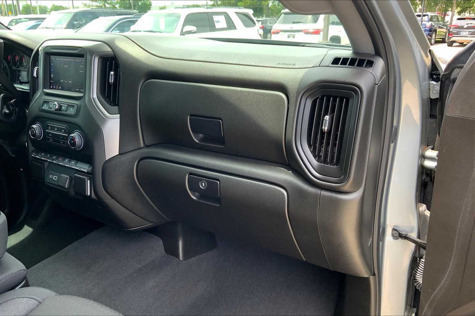 2025 Chevrolet Silverado 1500 Custom photo 34