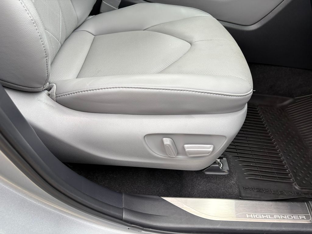 2024 Toyota Highlander Platinum photo 22