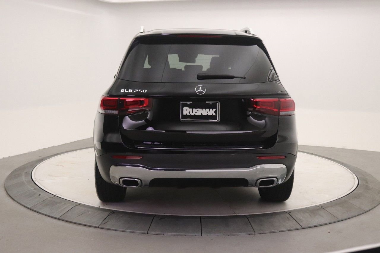2022 Mercedes Benz GLB 250 photo 3