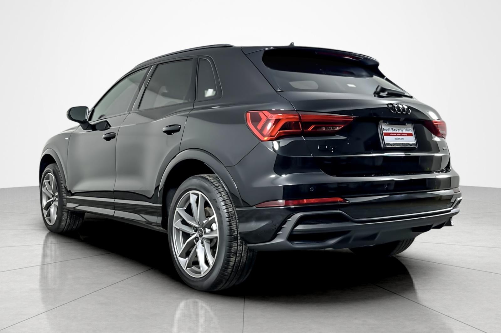 2025 Audi Q3 S line Premium 45 TFSI photo 3