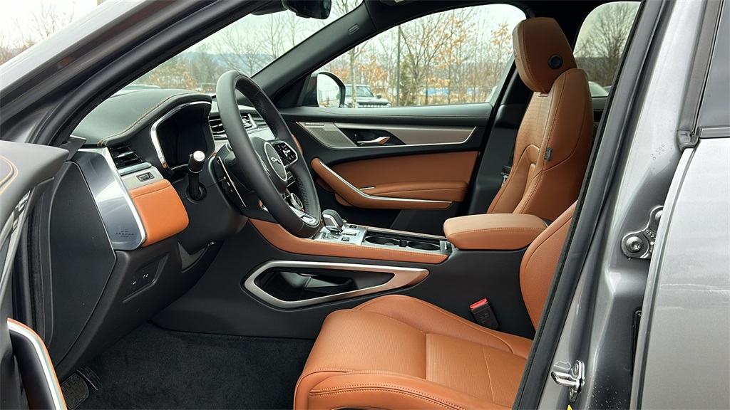 2026 Jaguar F-PACE P400 R-Dynamic S photo 10
