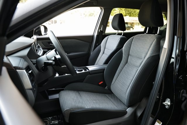2023 Nissan Rogue SV photo 16