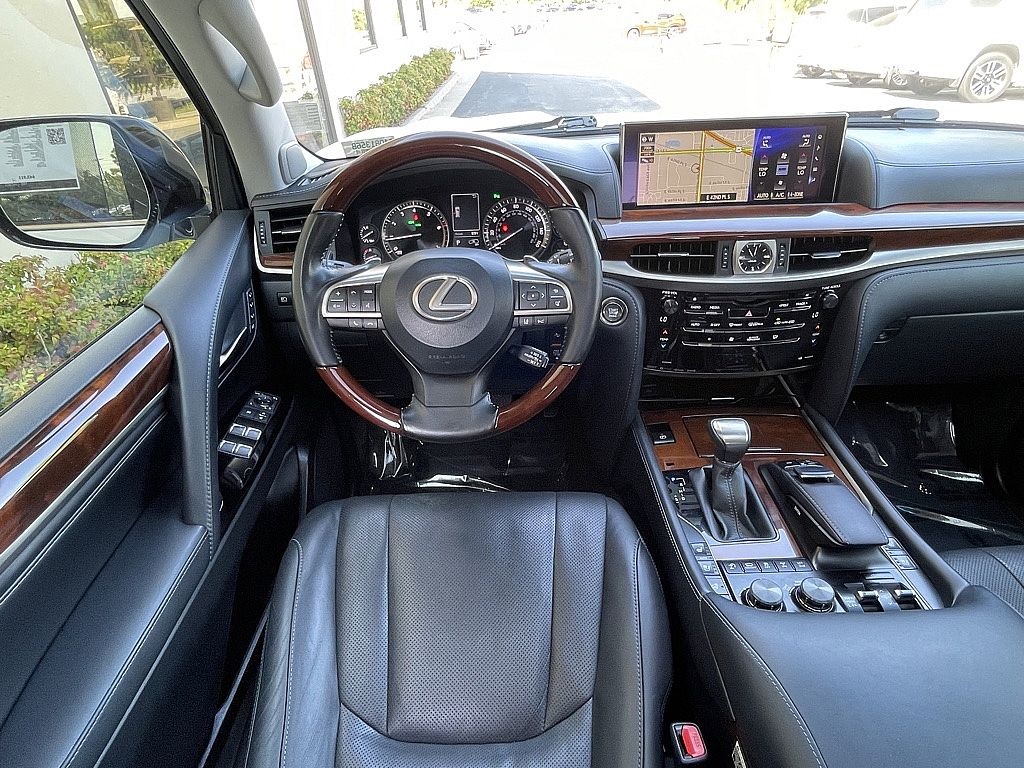 2019 Lexus LX 570 photo 11