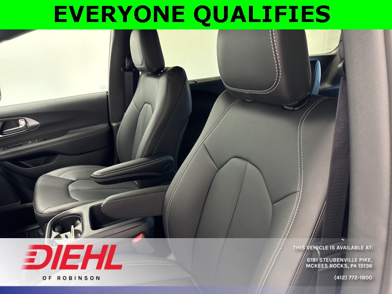 2026 Chrysler Pacifica photo 14