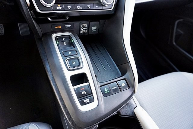 Used 2022 White Honda EX image 26