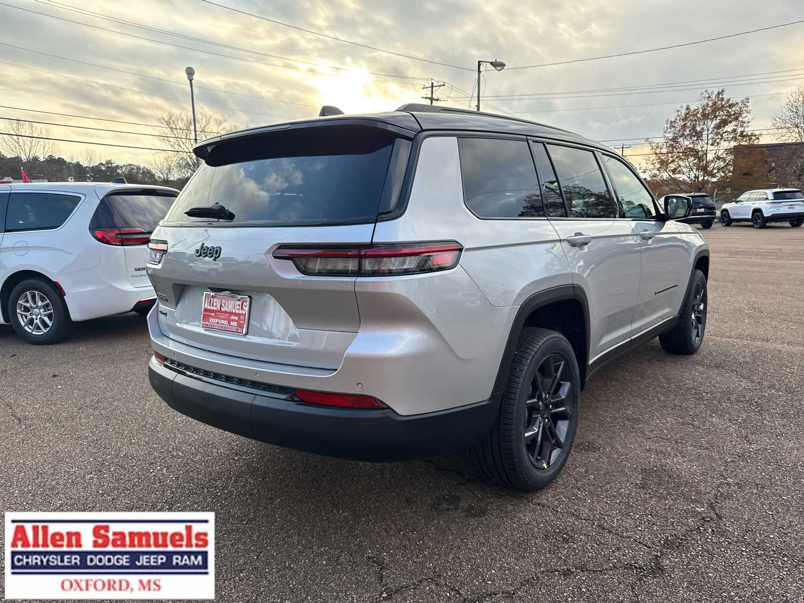 2025 Jeep Grand Cherokee Limited photo 2
