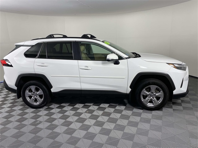 2022 Toyota RAV4 XLE photo 3