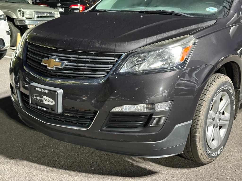 2017 Chevrolet Traverse LS photo 4