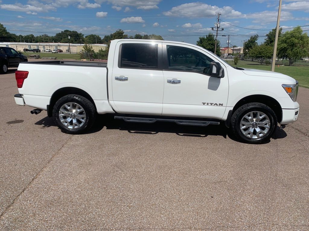2023 Nissan Titan SV photo 6