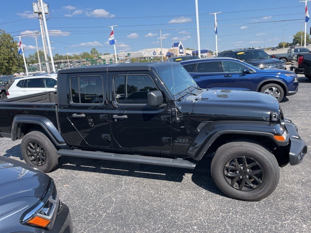 2022 Jeep Gladiator Altitude photo 2