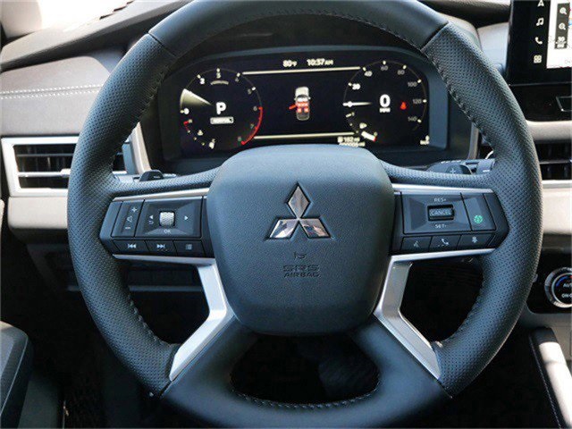 2025 Mitsubishi Outlander SE photo 7