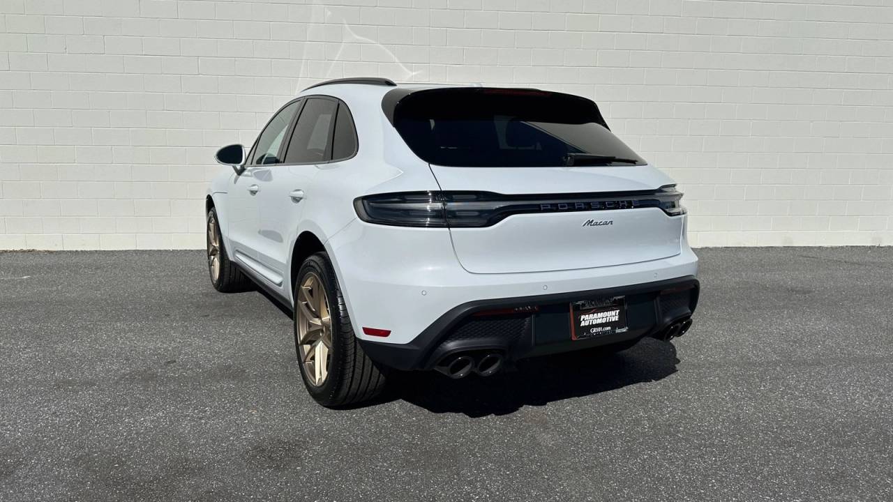 2025 Porsche Macan Base photo 3