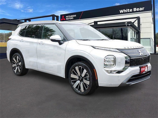 2025 Mitsubishi Outlander SEL's photo