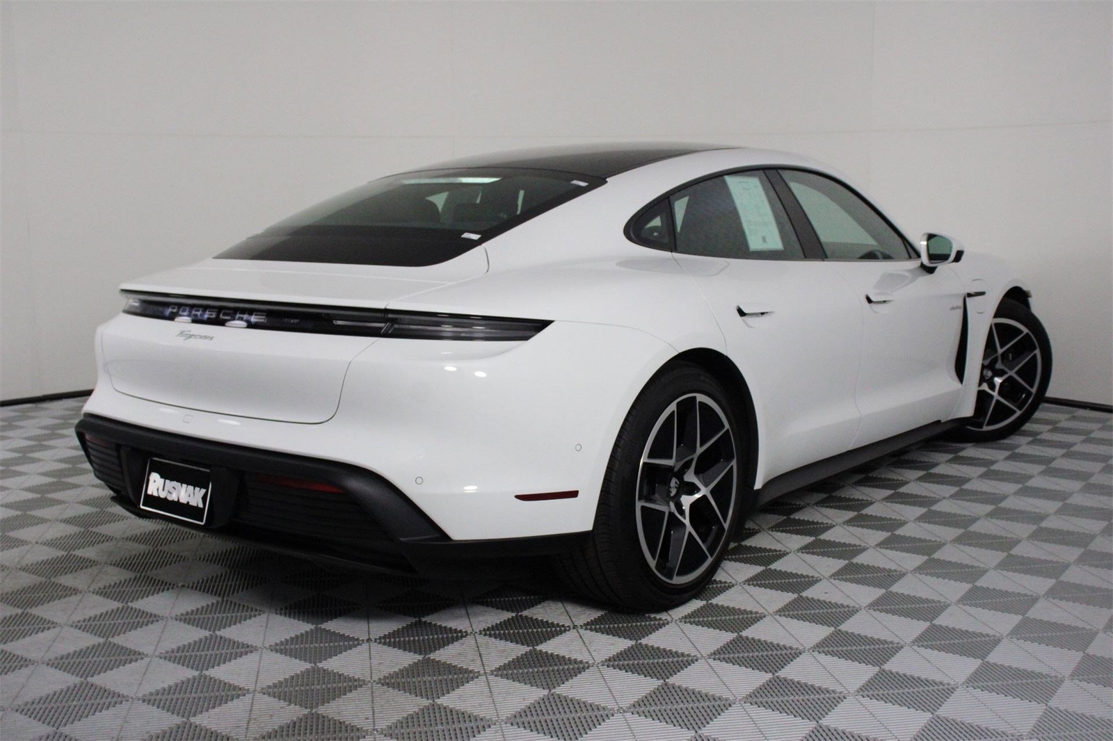 2025 Porsche Taycan photo 7
