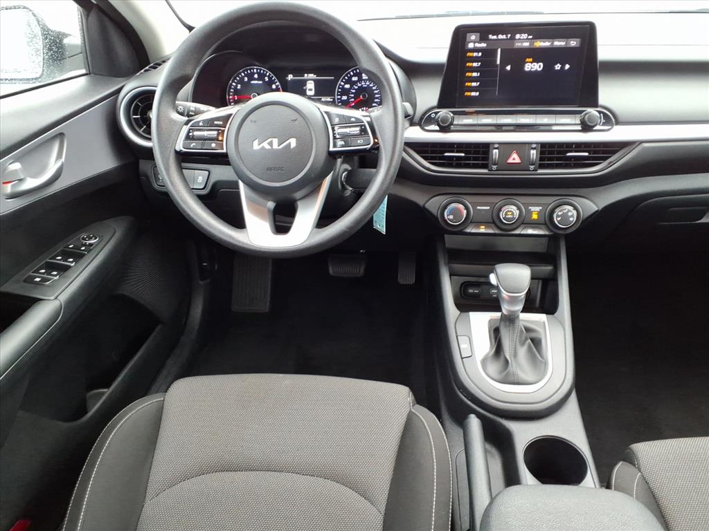 2024 Kia Forte LXS photo 2