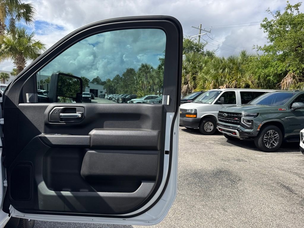 2025 Chevrolet Silverado 3500HD photo 15