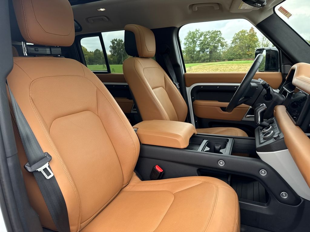 2024 Land Rover Defender 110 S photo 14