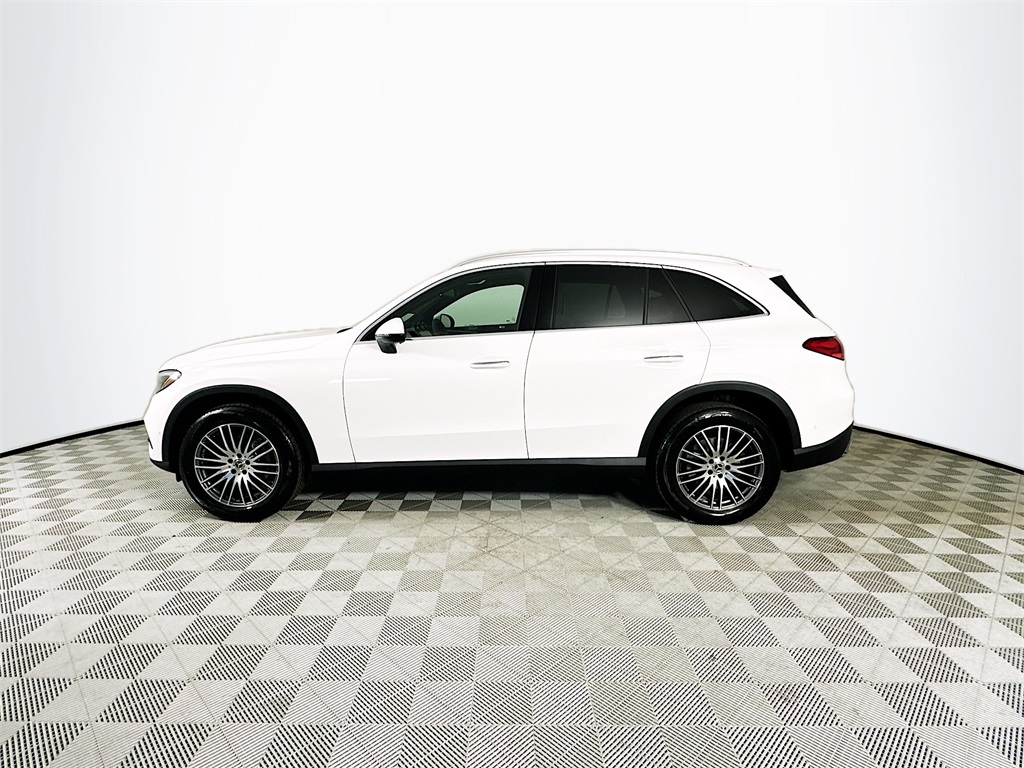 2026 Mercedes Benz GLC 300 photo 4