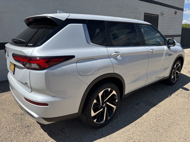 2025 Mitsubishi Outlander PHEV SE photo 3