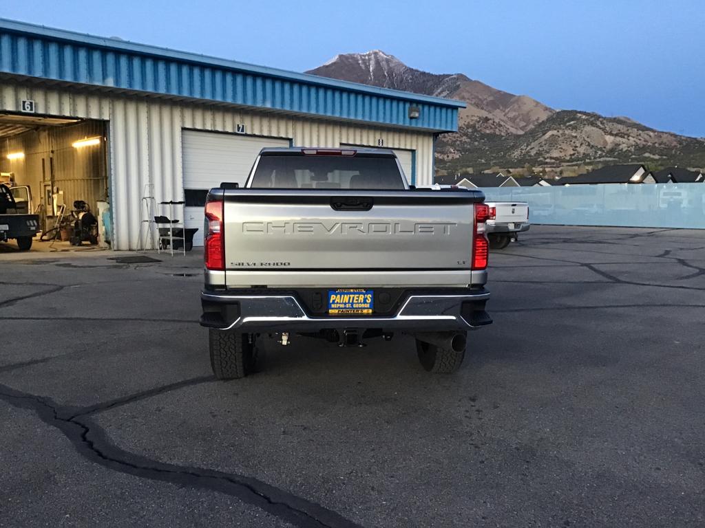 2025 Chevrolet Silverado 3500HD LT photo 4