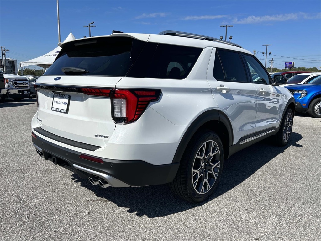 2025 Ford Explorer Platinum photo 4