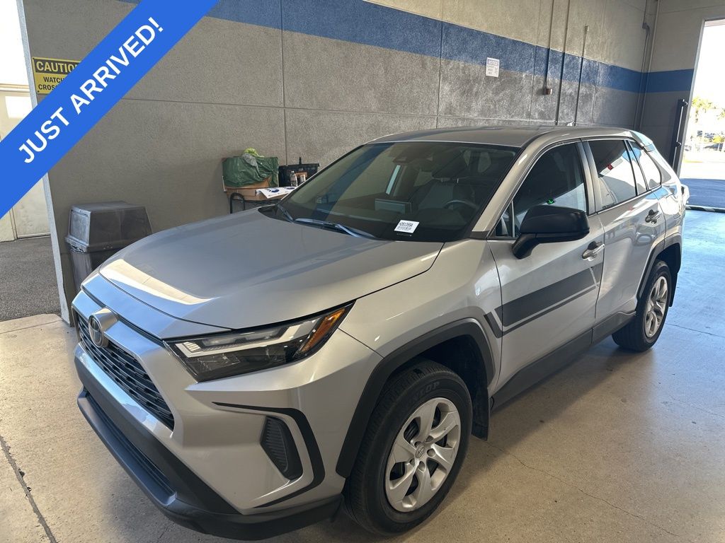 2024 Toyota RAV4 LE's photo