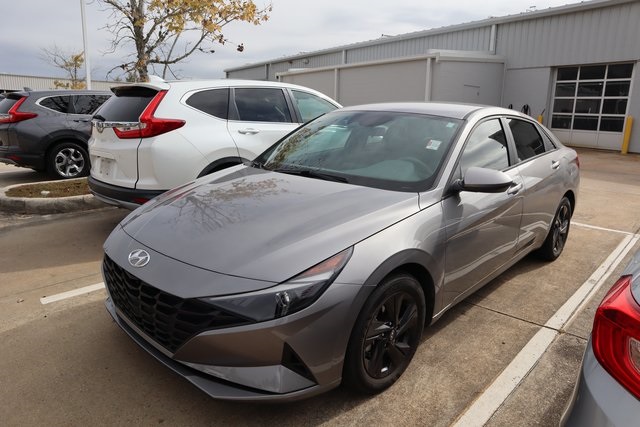 2023 Hyundai Elantra SEL's photo