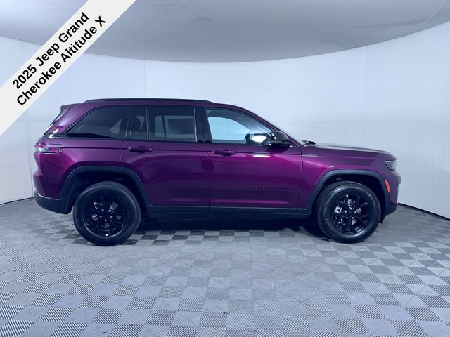 2025 Jeep Grand Cherokee Altitude photo 8