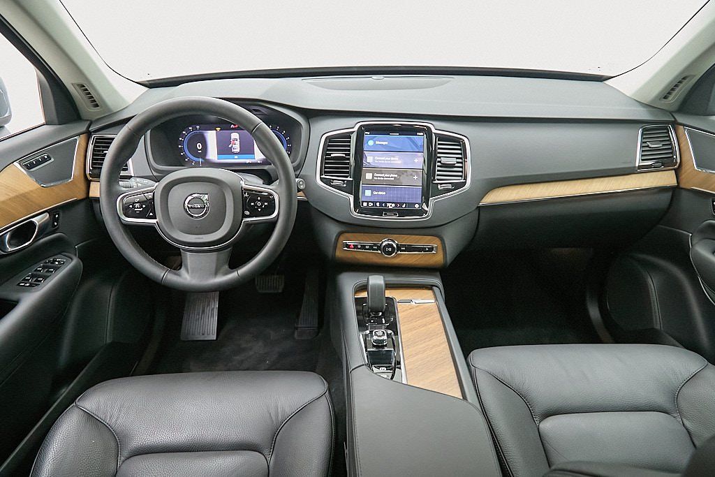 2023 VOLVO XC90 - Image 25