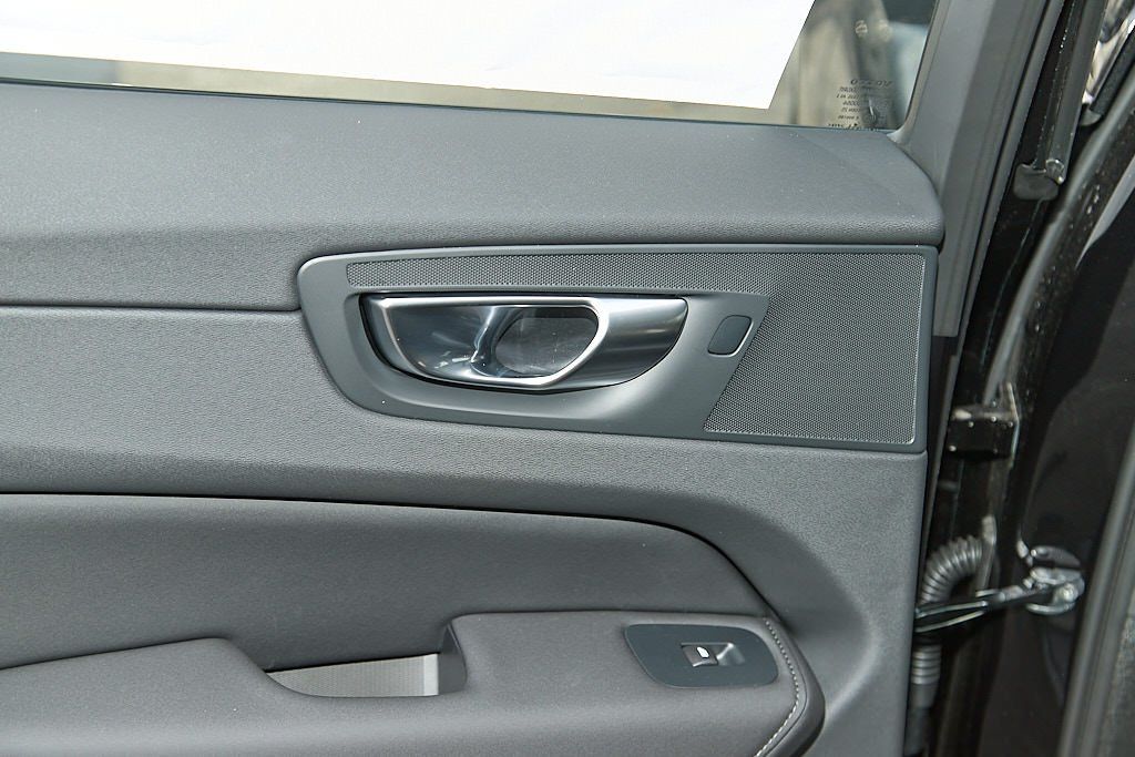 2026 VOLVO XC60 - Image 16