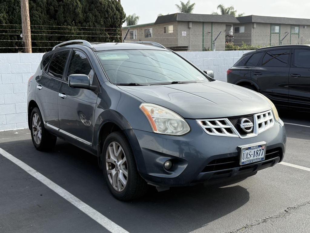 2013 Nissan Rogue SV's photo
