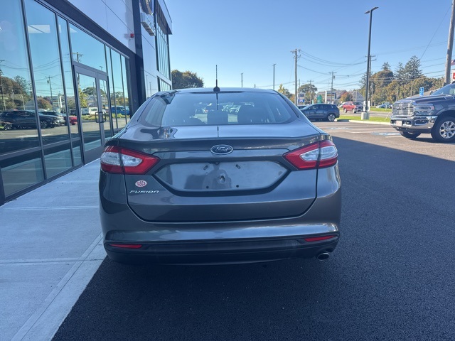 2015 Ford Fusion S photo 2