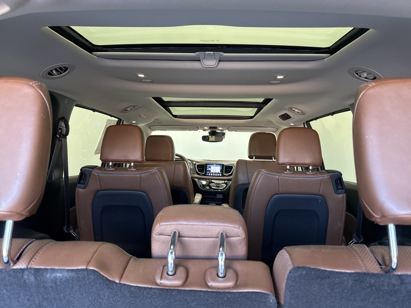 2019 Chrysler Pacifica Limited photo 9