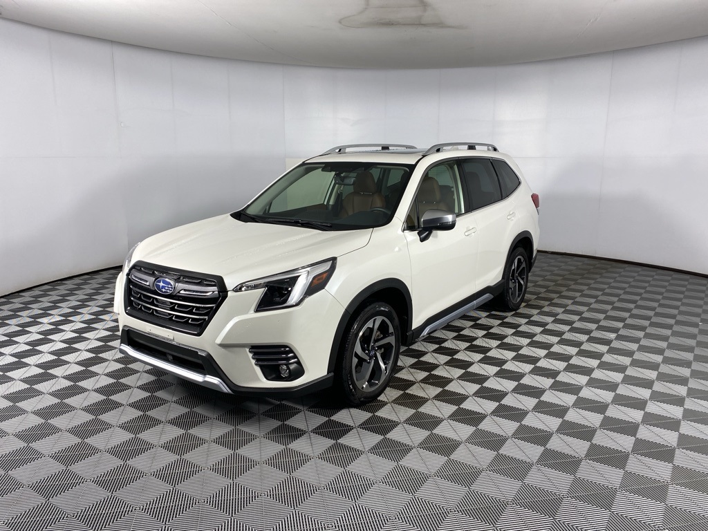 2023 Subaru Forester Touring photo 3