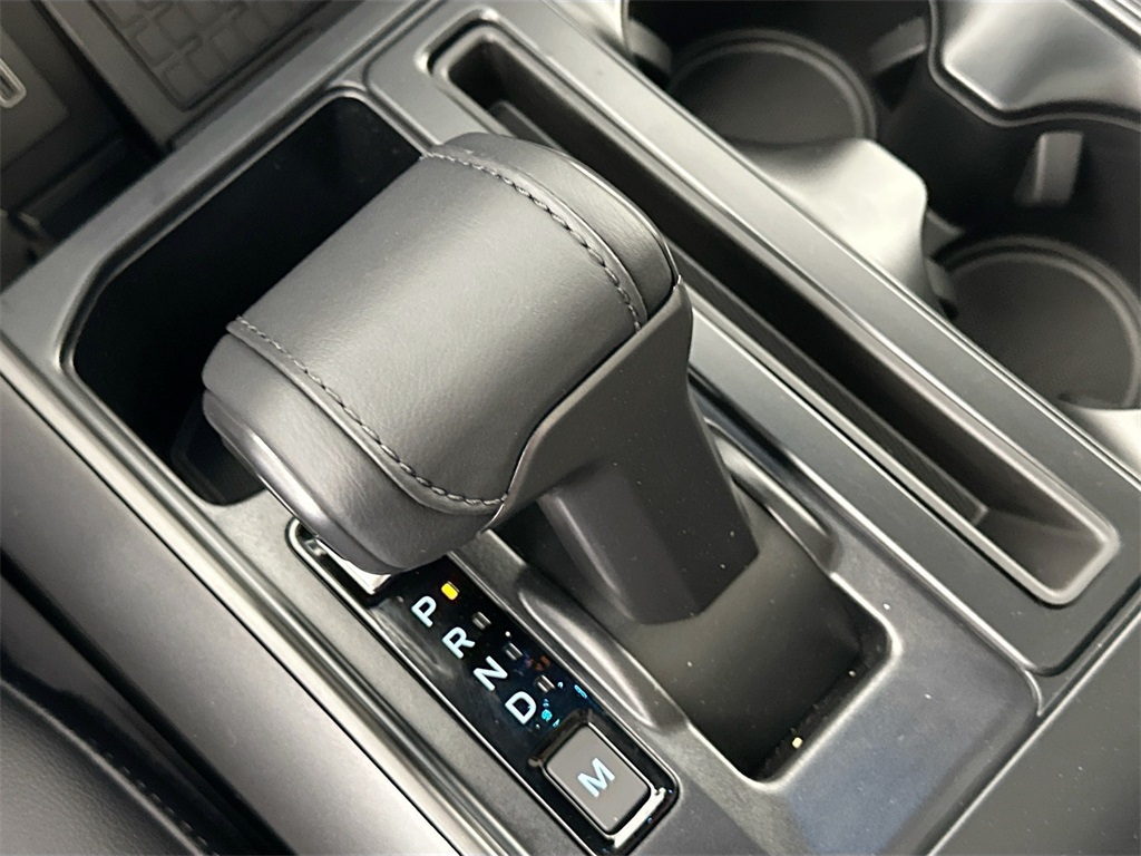 2025 Ford F-150 Lariat photo 12