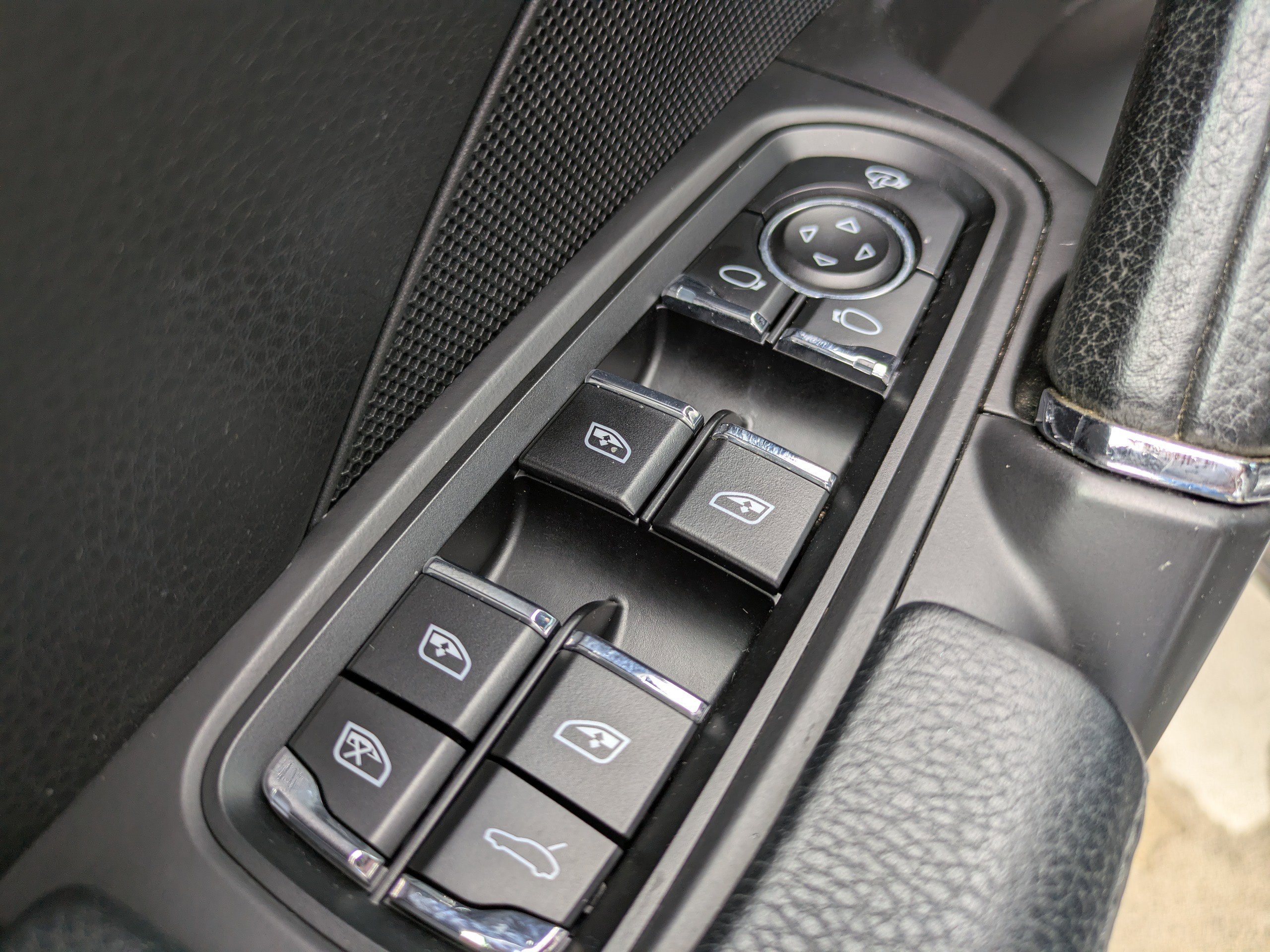 2011 Porsche Cayenne photo 17