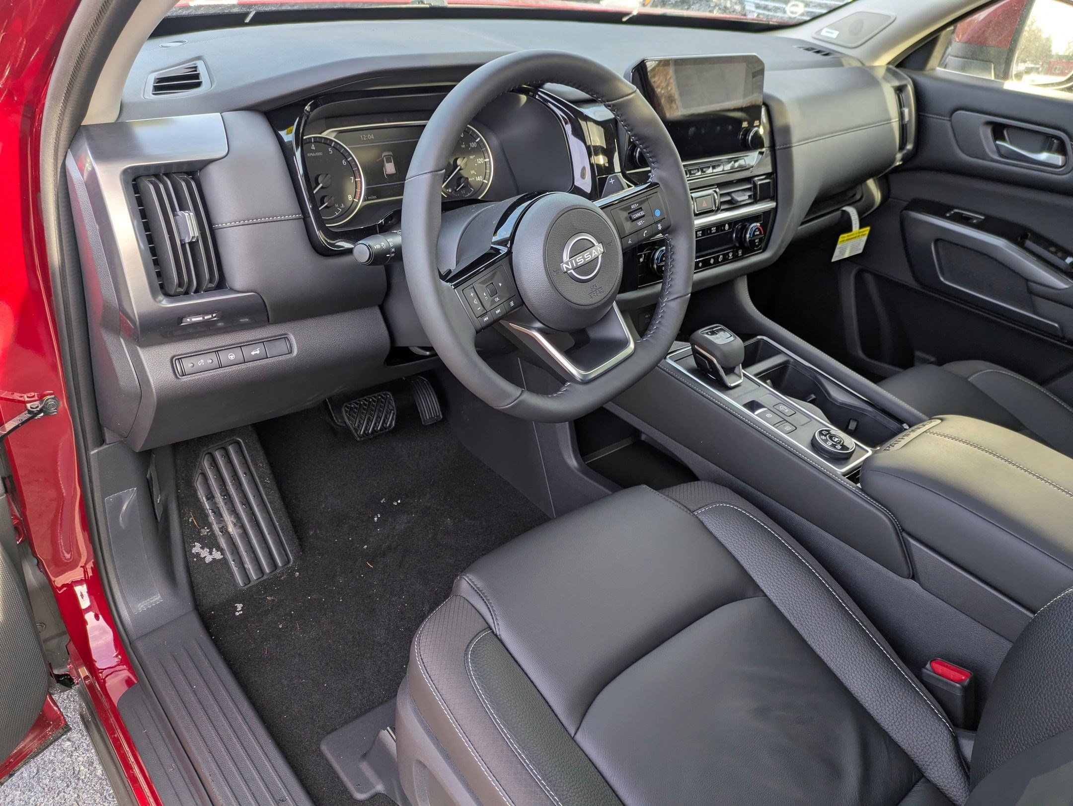 2025 Nissan Pathfinder SL photo 2
