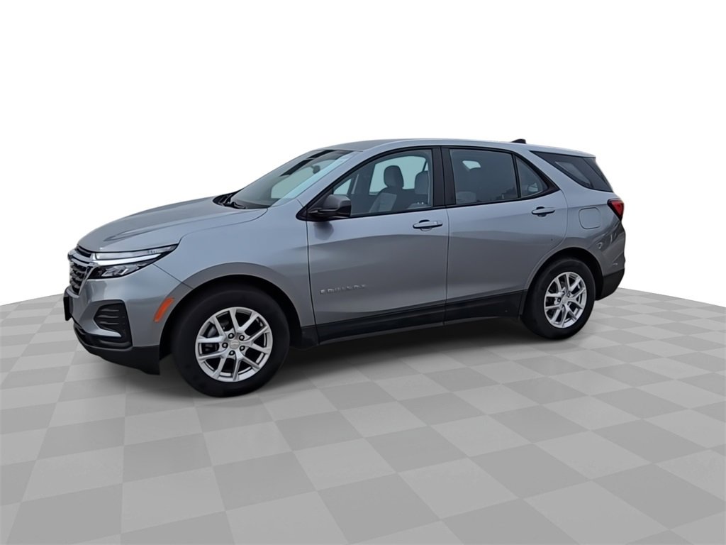 2024 Chevrolet Equinox LS photo 3