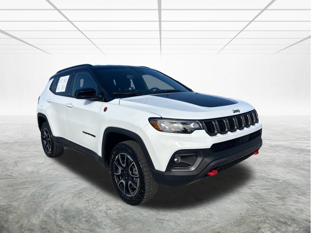 2024 Jeep Compass Trailhawk photo 2