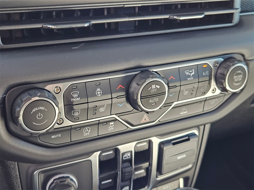 2025 Jeep Gladiator Mojave photo 18