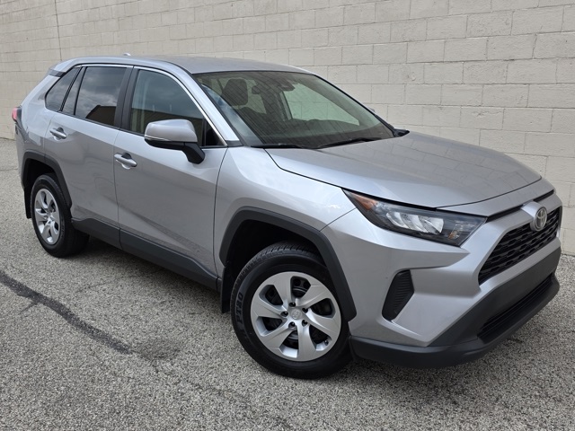2022 Toyota RAV4 LE photo 6