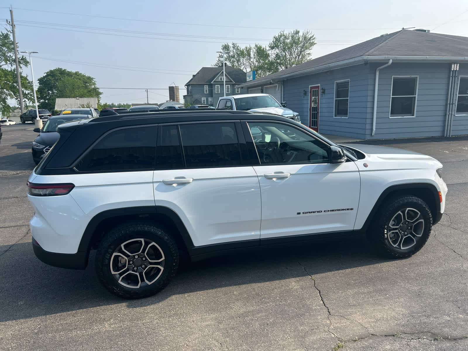 2022 Jeep Grand Cherokee Trailhawk photo 2