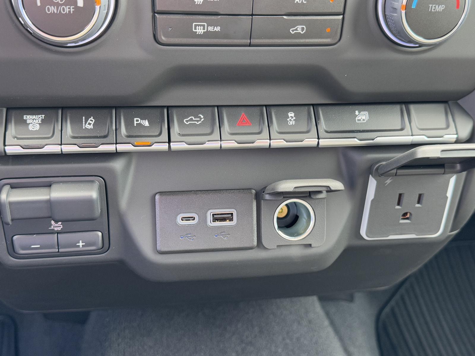2025 Chevrolet Silverado 2500HD Custom photo 21