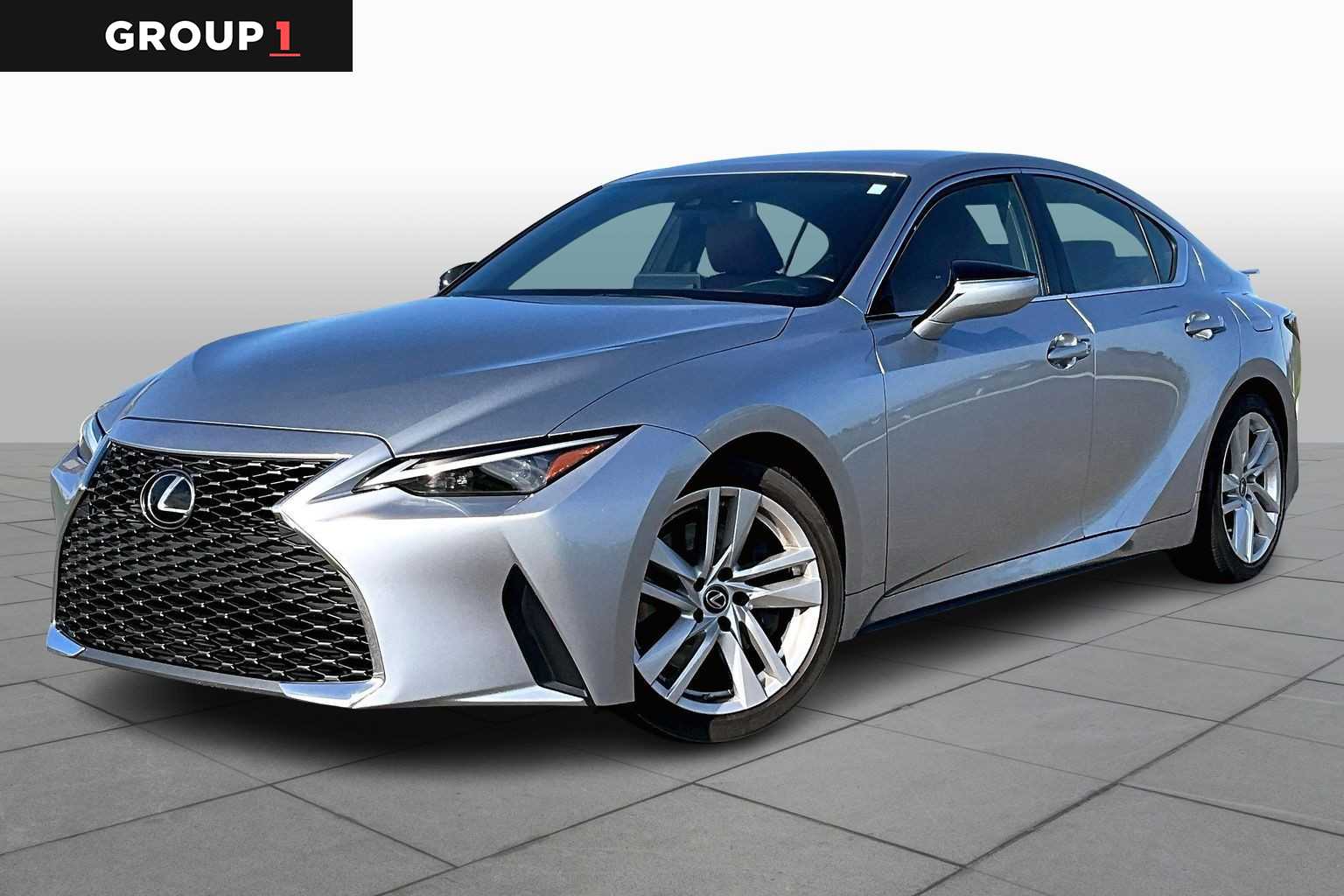 2022 Lexus IS 300's photo