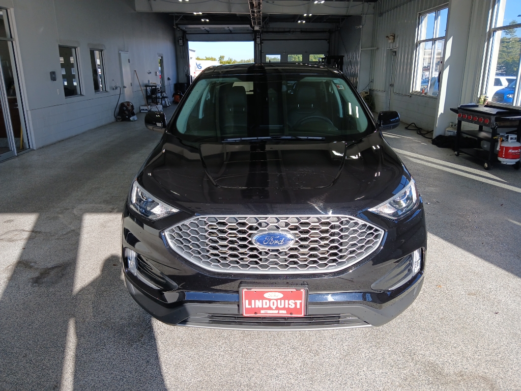 2023 Ford Edge SEL photo 3