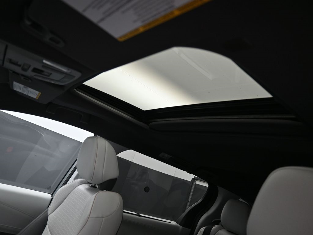 2024 Toyota Sienna XSE photo 25