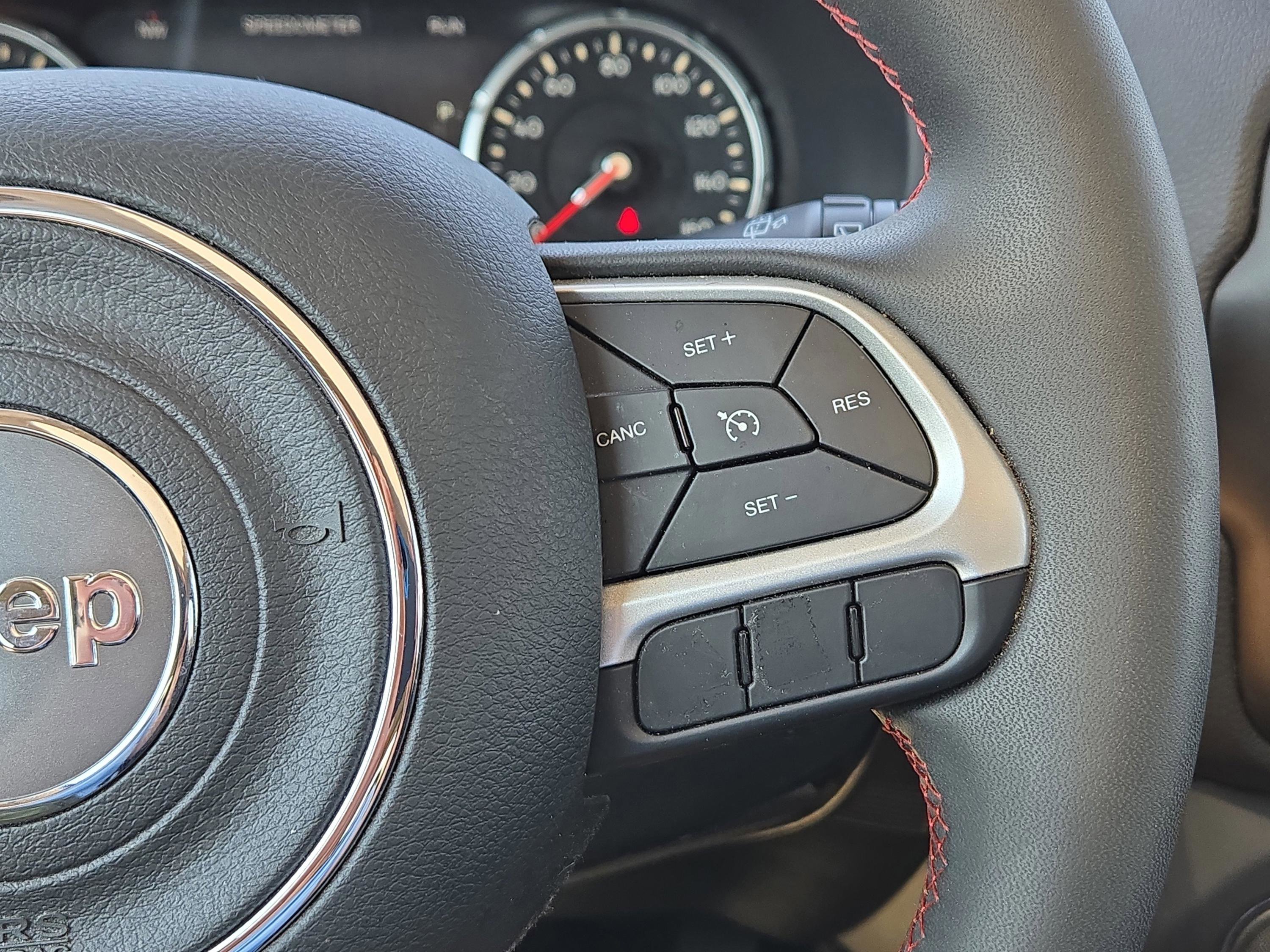 2023 Jeep Renegade Latitude Red Edition photo 16