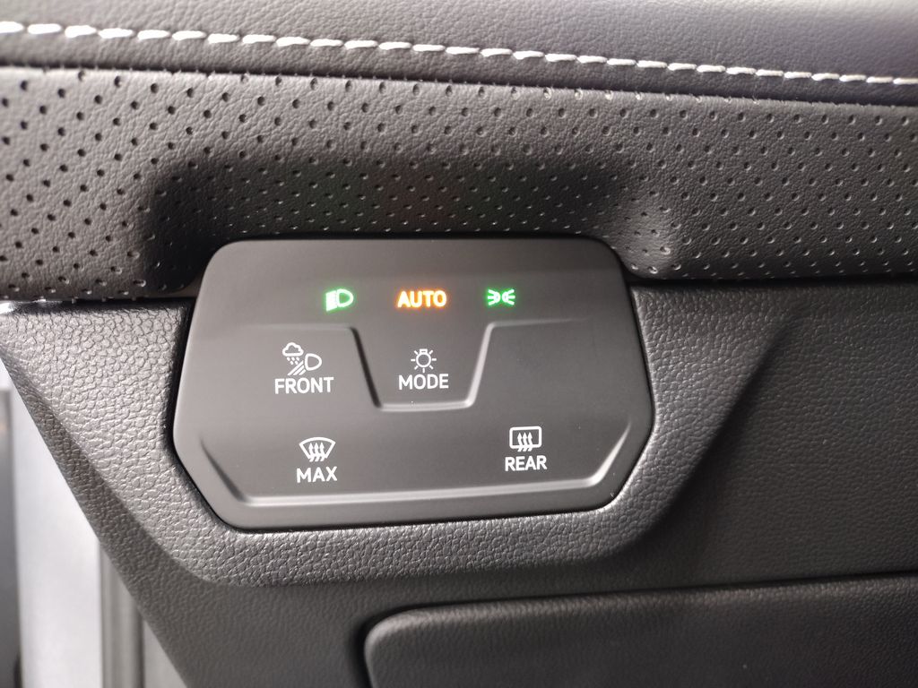 2026 Volkswagen Atlas Cross Sport SEL Premium R-Line photo 22