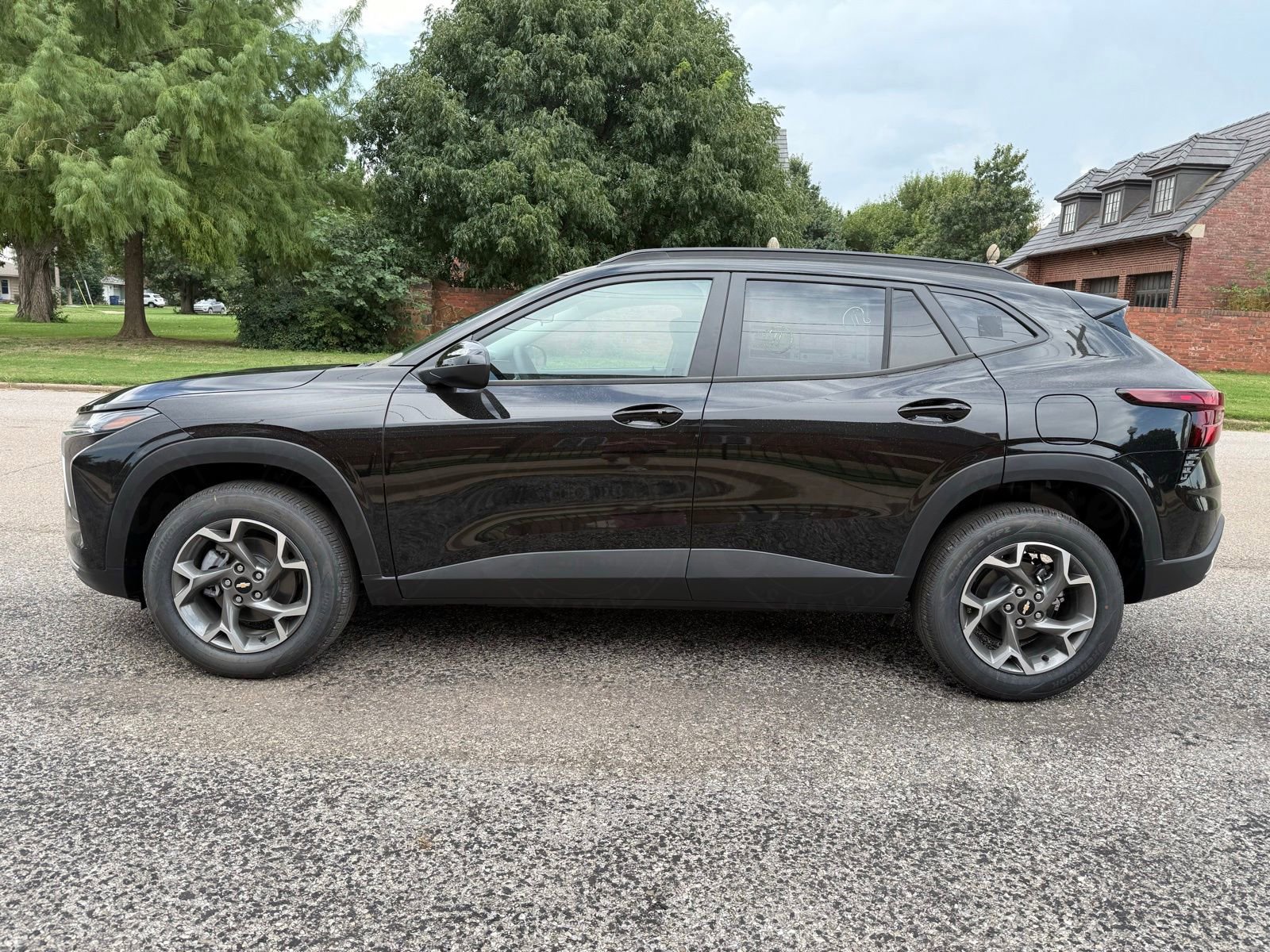2025 Chevrolet Trax LT photo 7